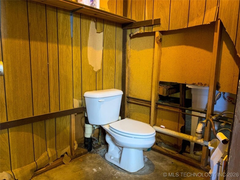 More Photos Of 423 S Hazel St, Grove General Retail For Sale