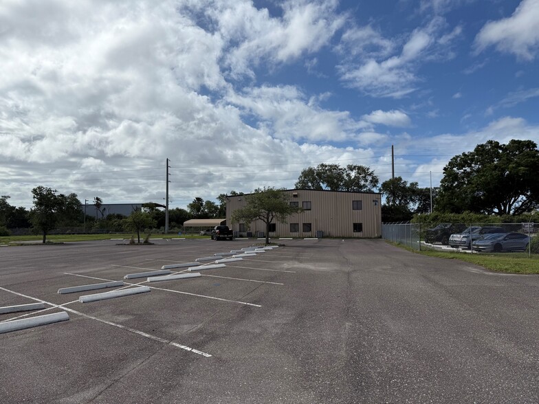 More Photos Of 12625 40th St N, Clearwater Warehouse For Lease