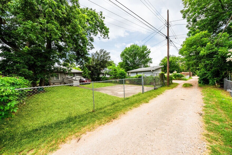 More Photos Of 2032 E Cesar Chavez St, Austin Office Residential For Sale