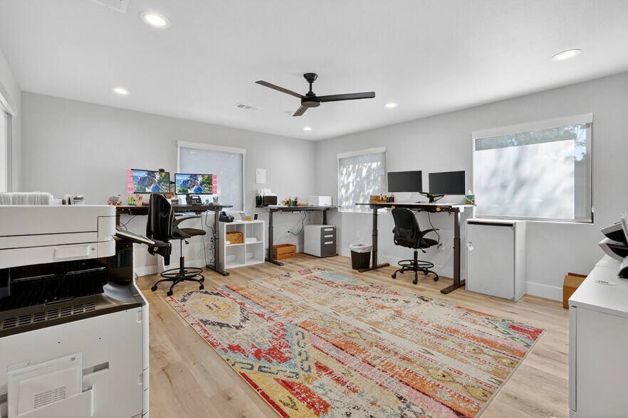 More Photos Of 1708 W Koenig Ln, Austin Office Residential For Sale