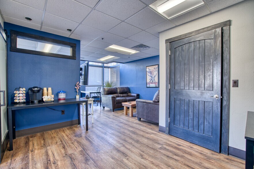 More Photos Of 400 E Simpson St, Lafayette Office For Lease