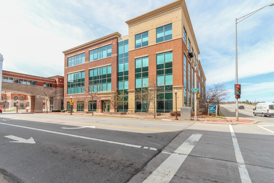 More Photos Of 11 Scott St, Wausau Office For Lease