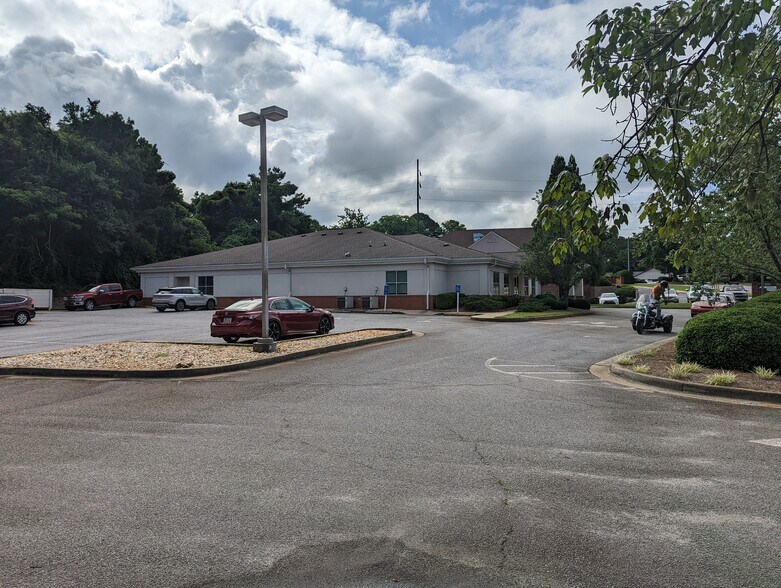 More Photos Of 120 Hawthorne Park, Athens Medical For Sale