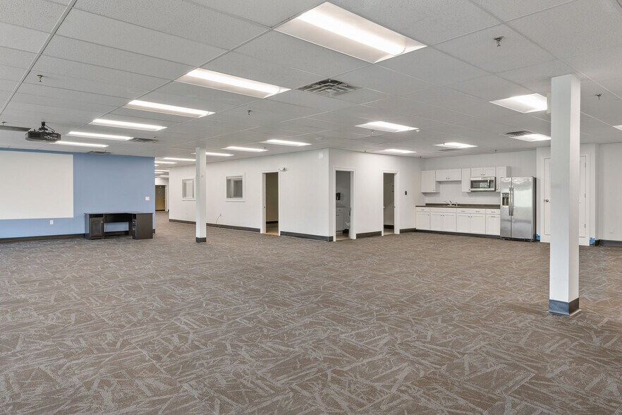 More Photos Of 28 Pond View Dr, Scarborough Manufacturing For Lease