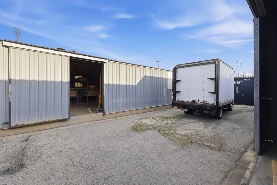 More Photos Of 1705 N Indiana St, Los Angeles Manufacturing For Lease
