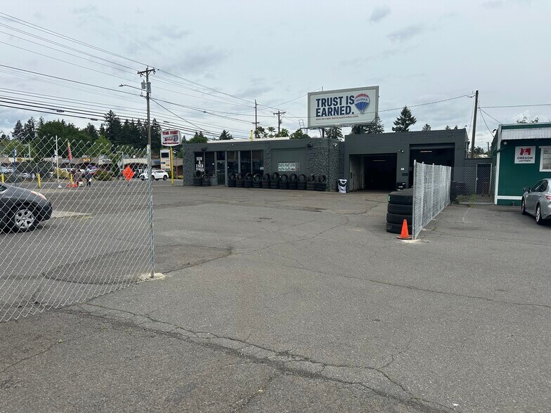 More Photos Of 520 SE 148th Ave, Portland Freestanding For Sale