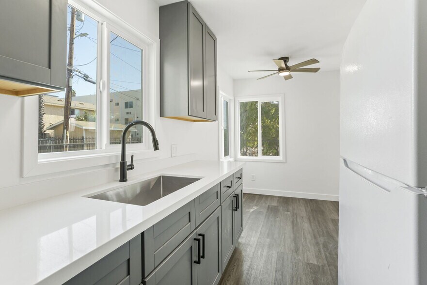 More Photos Of 925 W 84th St, Los Angeles Apartments For Sale