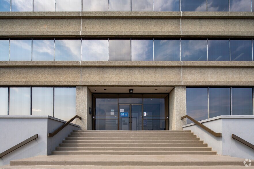 More Photos Of 101 Duncan Mill Rd, Toronto Office For Lease