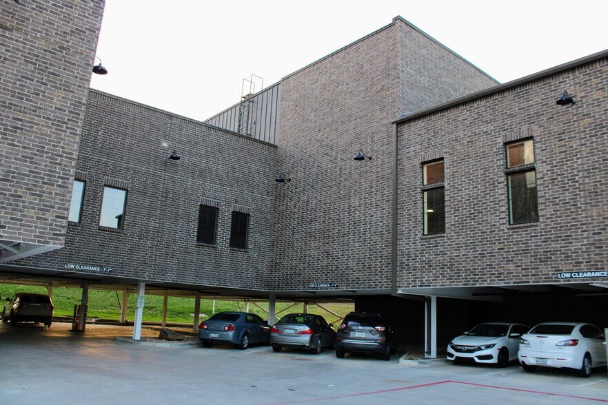 More Photos Of 6428 Davis Blvd, North Richland Hills General Retail For Lease
