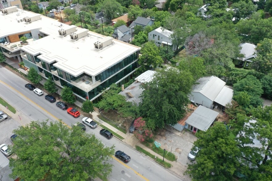 Primary Photo Of 1409 E Cesar Chavez St, Austin General Retail For Sale