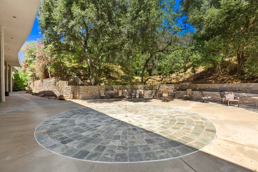 More Photos Of 600 N Rosemead Blvd, Pasadena Office For Sale