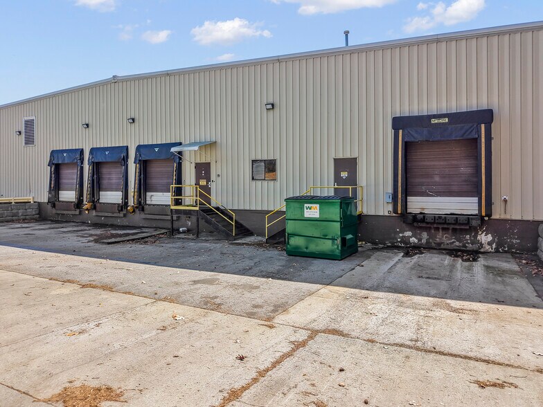 More Photos Of 3655 Reed St, Winston-Salem Warehouse For Lease