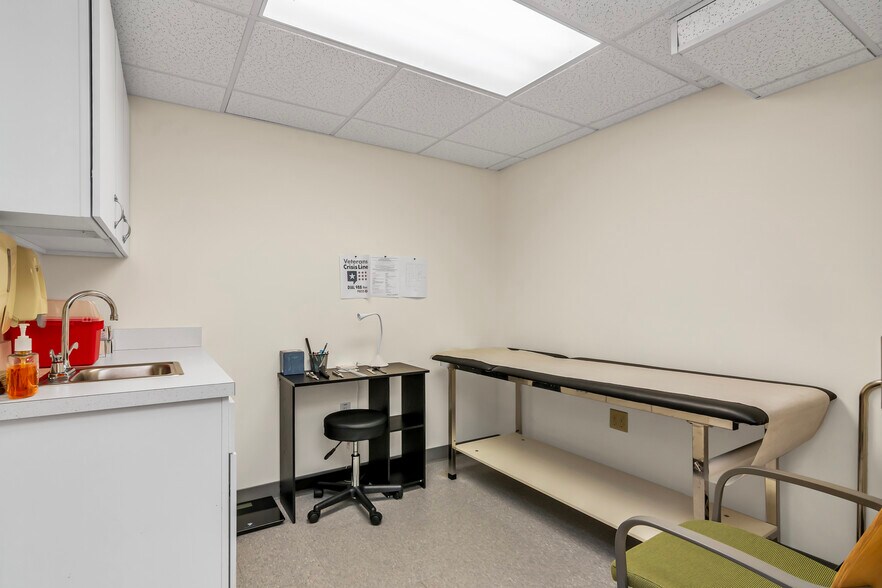 More Photos Of 630 Turnpike St, North Andover Office For Lease