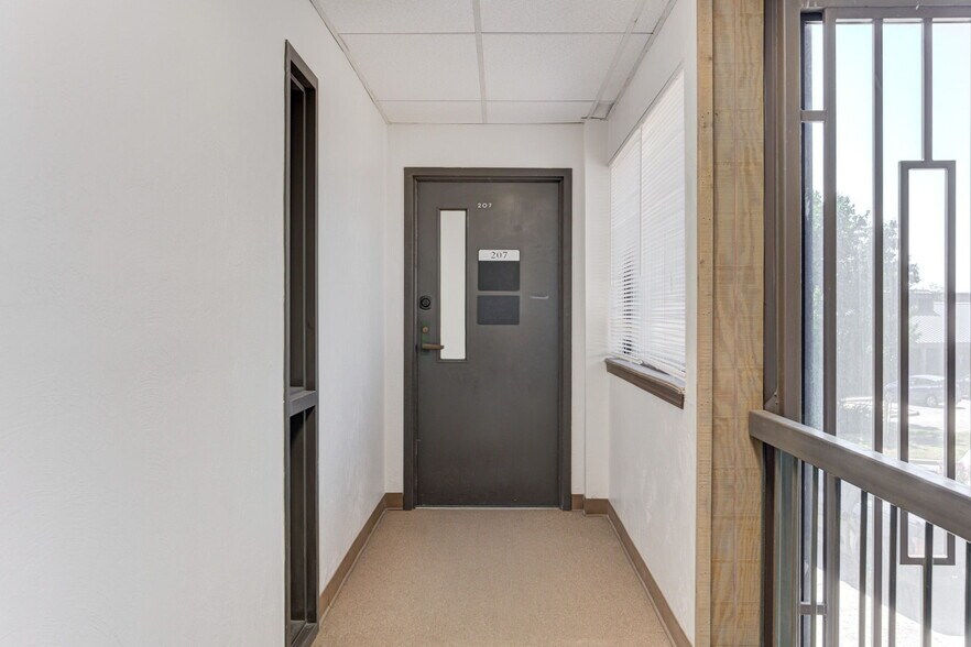 More Photos Of 2401 Tee Cir, Norman Office For Lease