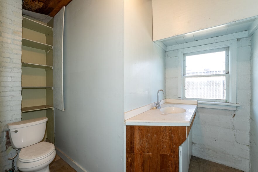 More Photos Of 647 Center st, Kalispell Light Distribution For Sale