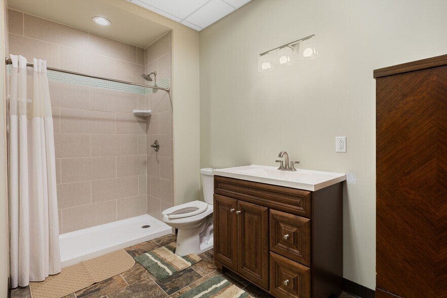 More Photos Of 533 Myatt Dr, Madison Showroom For Sale