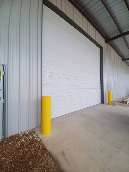 More Photos Of 236 Industrial Park Dr, Victoria Warehouse For Lease