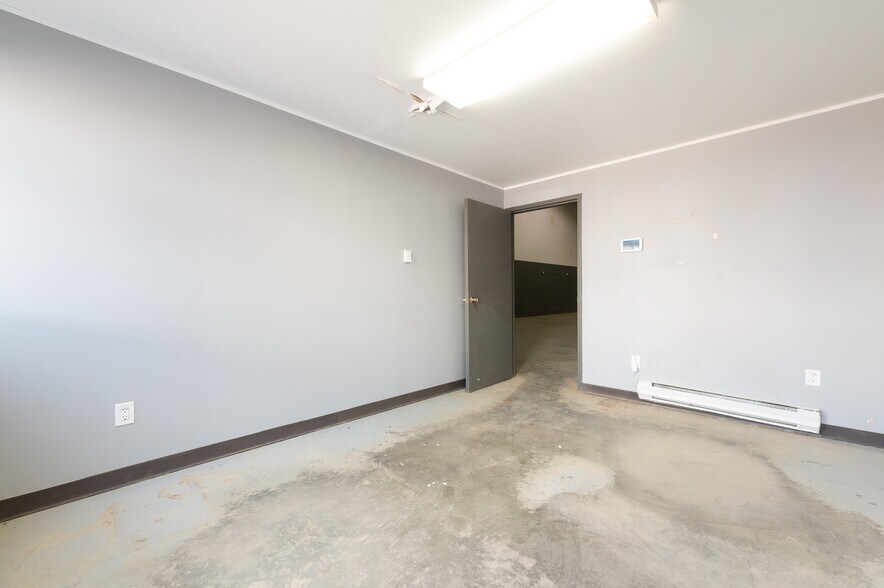 More Photos Of 191 MacKay Cres, Wood Buffalo Warehouse For Lease