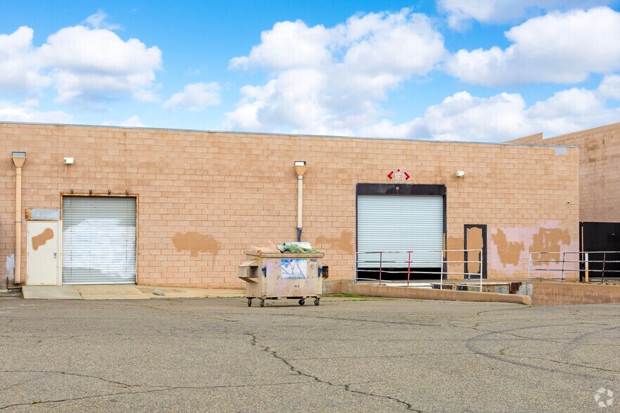 More Photos Of 3257 W Shaw Ave, Fresno Freestanding For Lease