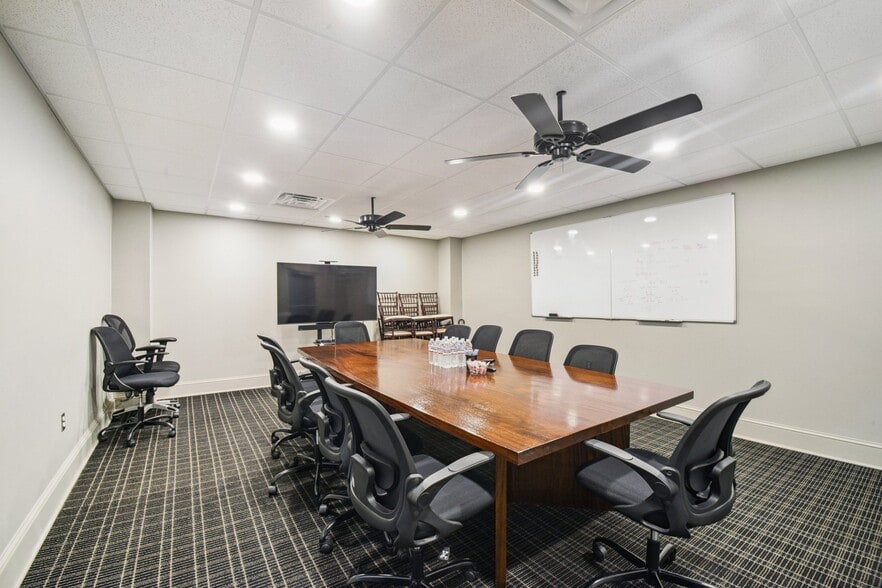 More Photos Of 747 Magazine St, New Orleans Office For Sale