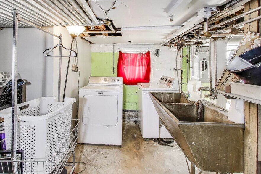 More Photos Of 2916 W 25th Pl, Chicago Multifamily For Sale