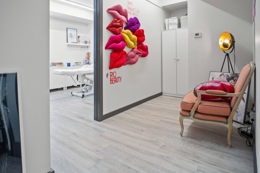 More Photos Of 2535 Kettner Blvd, San Diego Office Residential For Sale