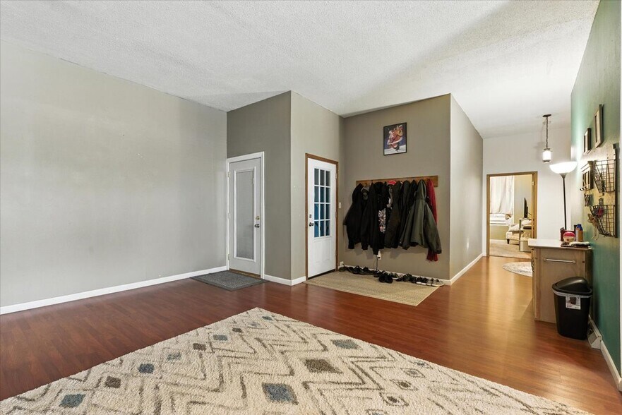 More Photos Of 501-503 Iowa Ave, Essex Storefront Retail Residential For Sale