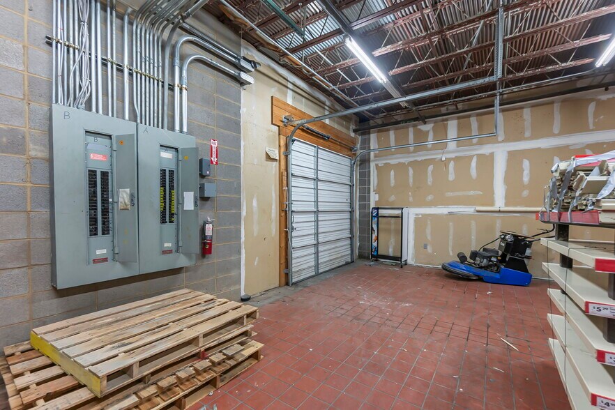 More Photos Of 121 S Sprigg St, Cape Girardeau Supermarket For Sale