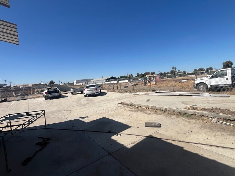 More Photos Of 827 High St, Delano Industrial For Sale