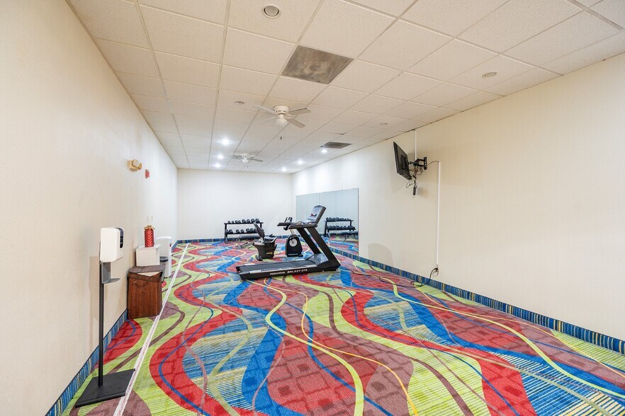 More Photos Of 2200 S Court St, Grayville Hotel For Sale