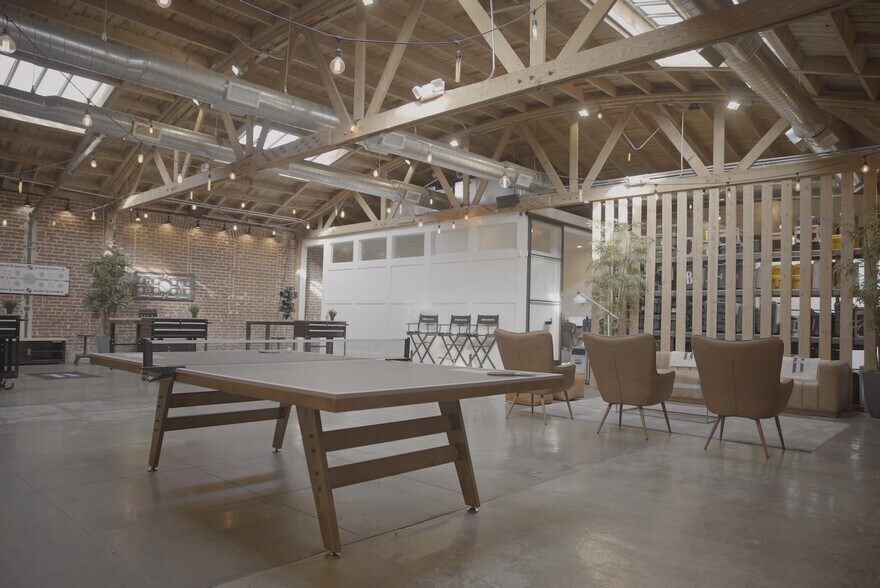 More Photos Of 3921 W Jefferson Blvd, Los Angeles Flex For Lease