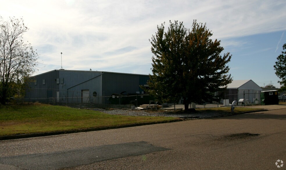 More Photos Of 5334 Republic Dr, Memphis Distribution For Sale