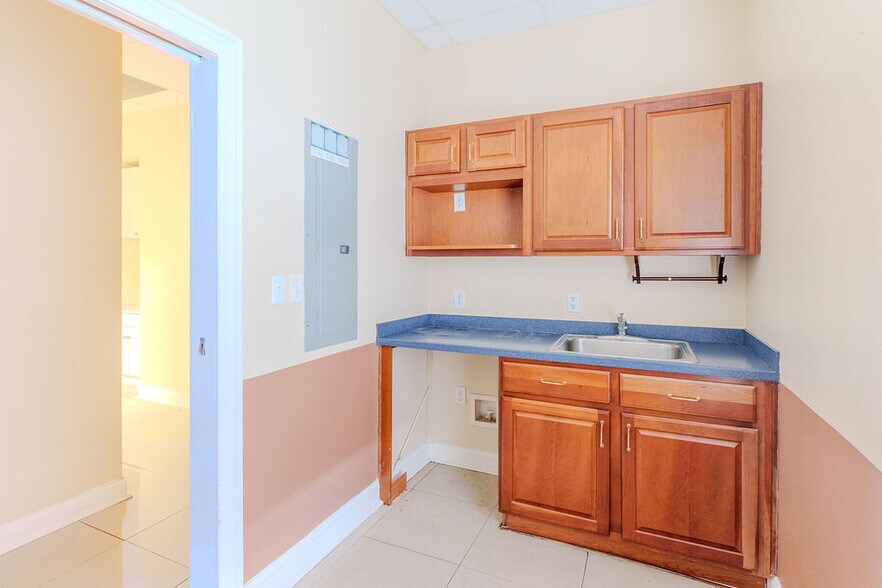 More Photos Of 1779-1783 S Kings Ave, Brandon Medical For Sale