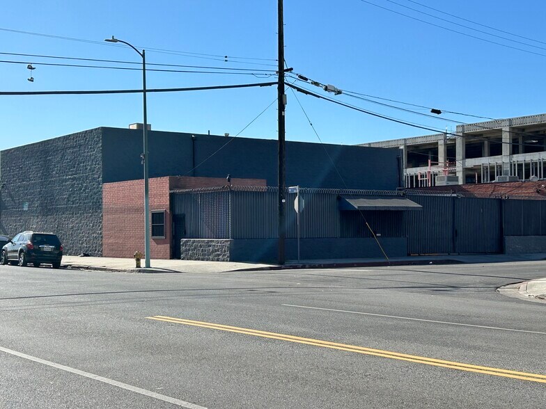 Primary Photo Of 220 W 21st St, Los Angeles Warehouse For Lease