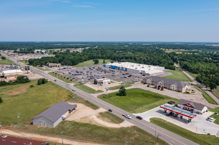 More Photos Of 1910 E Jackson St, Hugo Freestanding For Sale