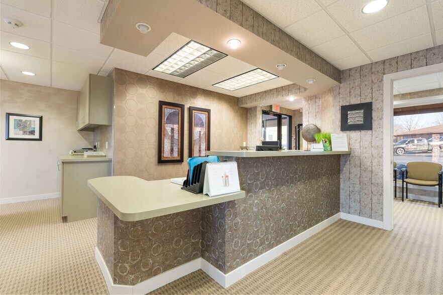 More Photos Of 604 35th Ave, Moline Medical For Lease