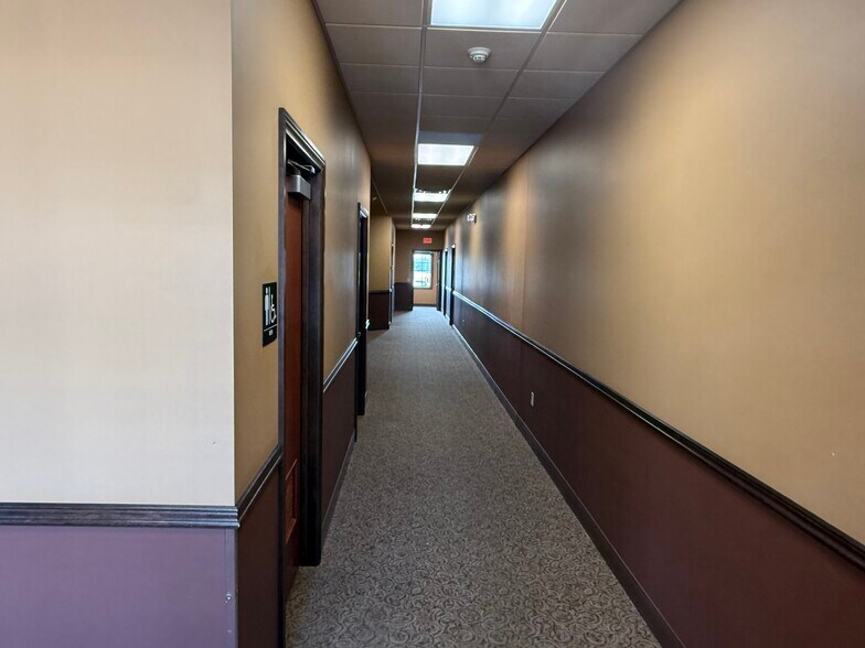 More Photos Of 4410 Golf Ter, Eau Claire Office For Sale
