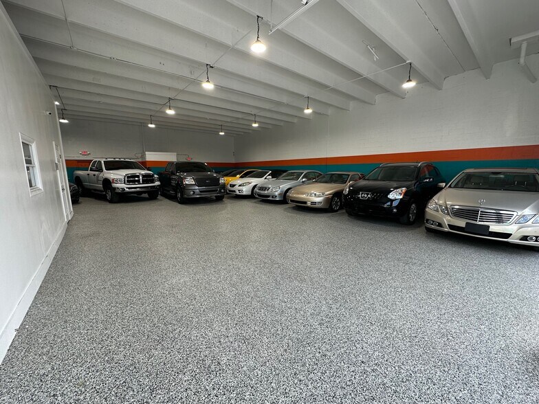 More Photos Of 5819 Rodman St, Hollywood Warehouse For Lease