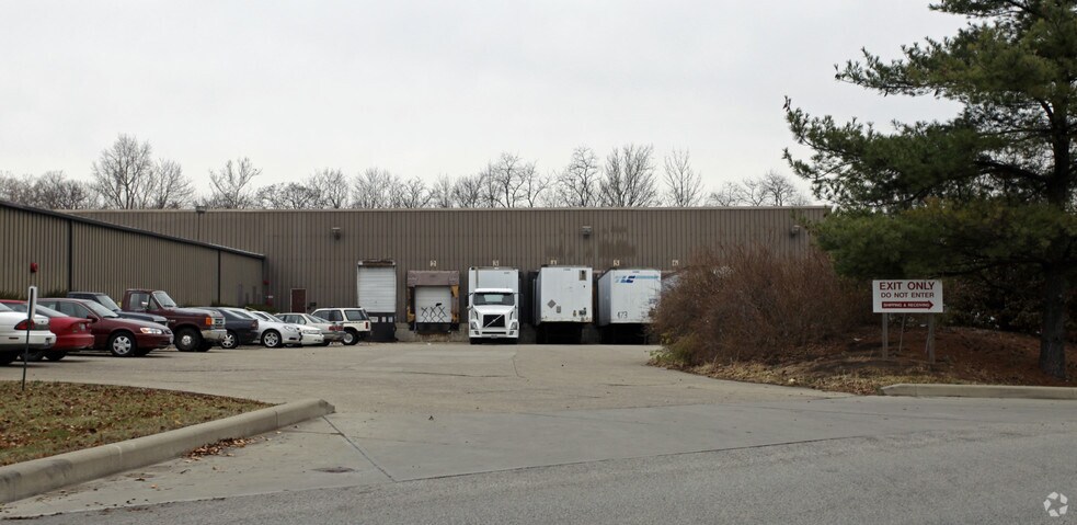 More Photos Of 5000 Creek Rd, Blue Ash Manufacturing For Lease