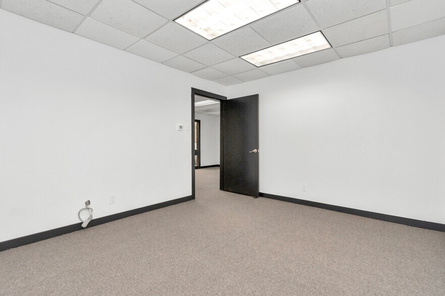 More Photos Of 8703 Meadowcroft Dr, Houston Medical For Lease