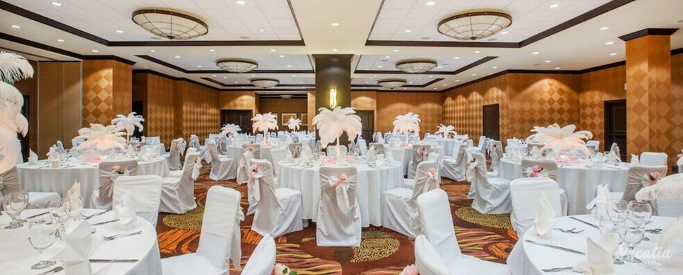 More Photos Of 1015 Elm St, Dallas Hotel For Sale