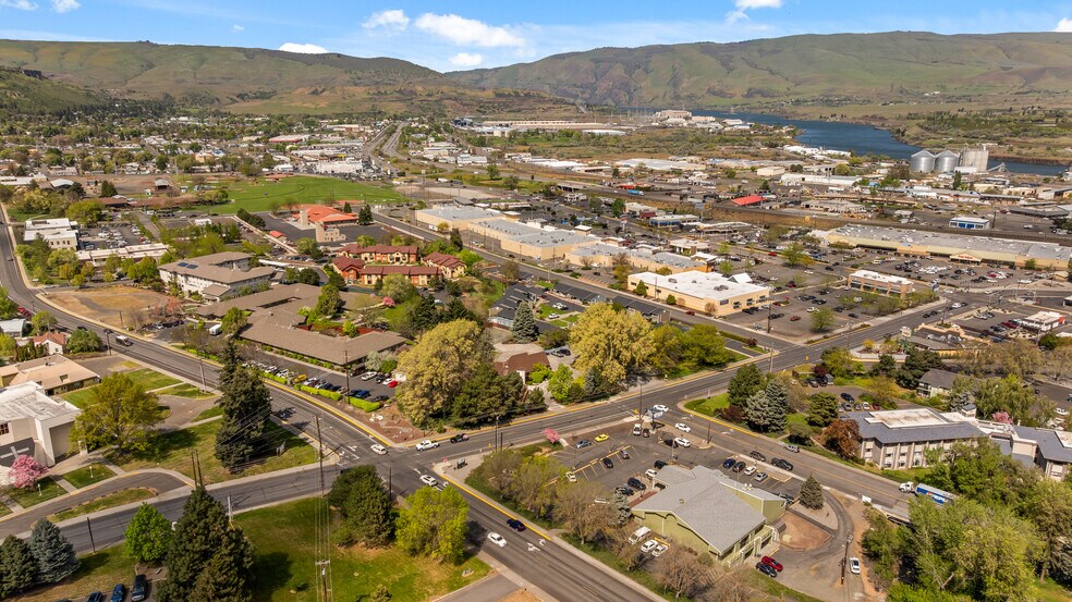More Photos Of 1001 Cherry Heights Rd, The Dalles Flex For Sale