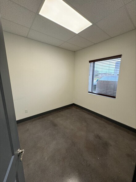 More Photos Of 3810 N Mason Rd, Katy Light Distribution For Lease