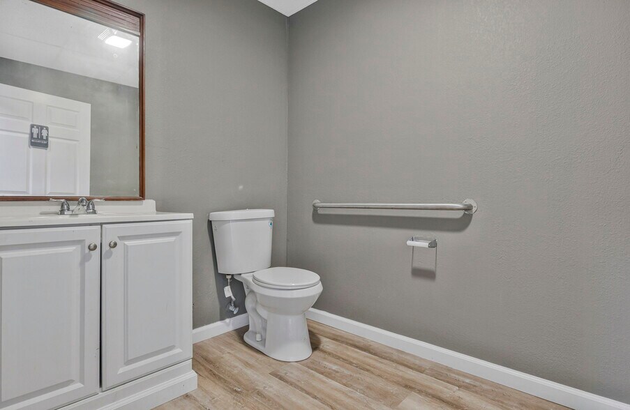 More Photos Of 6317-6327 Dogwood Dr, Milton Service For Lease