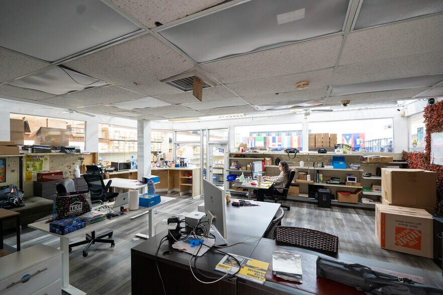 More Photos Of 3500 NW 17th Ave, Miami Storefront Retail Office For Lease