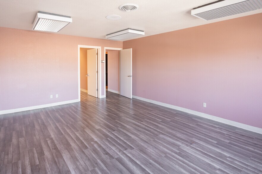 More Photos Of 1227 Bridge St, Yuba City Office For Sale