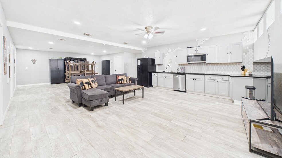 More Photos Of 2123 15th St, Lubbock Apartments For Sale