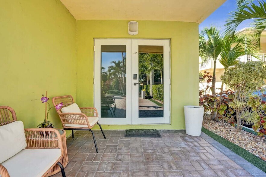More Photos Of 905 N Federal Hwy, Lake Worth Beach Hotel For Sale