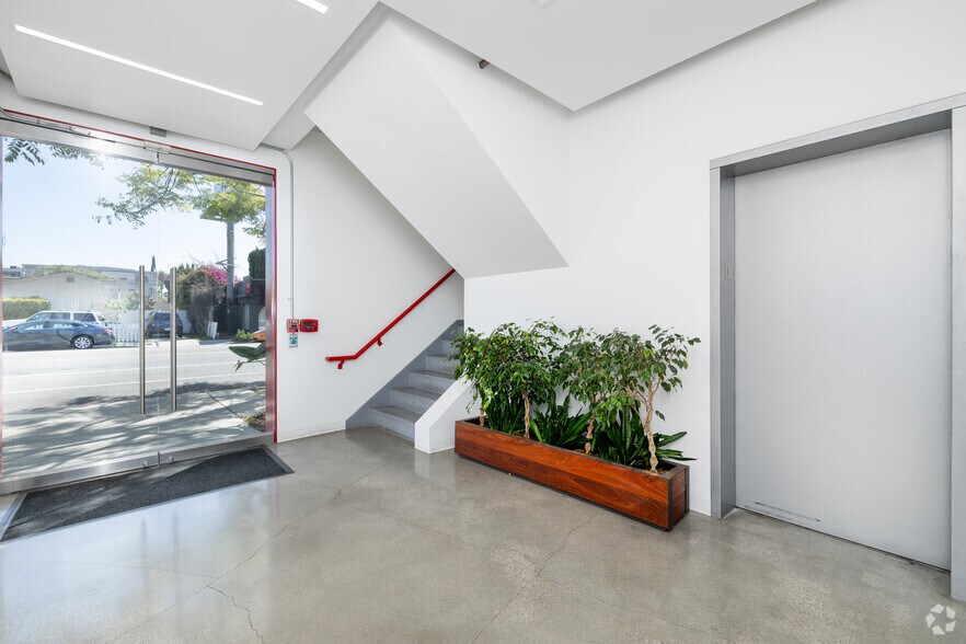 More Photos Of 3733 Motor Ave, Los Angeles Office For Lease