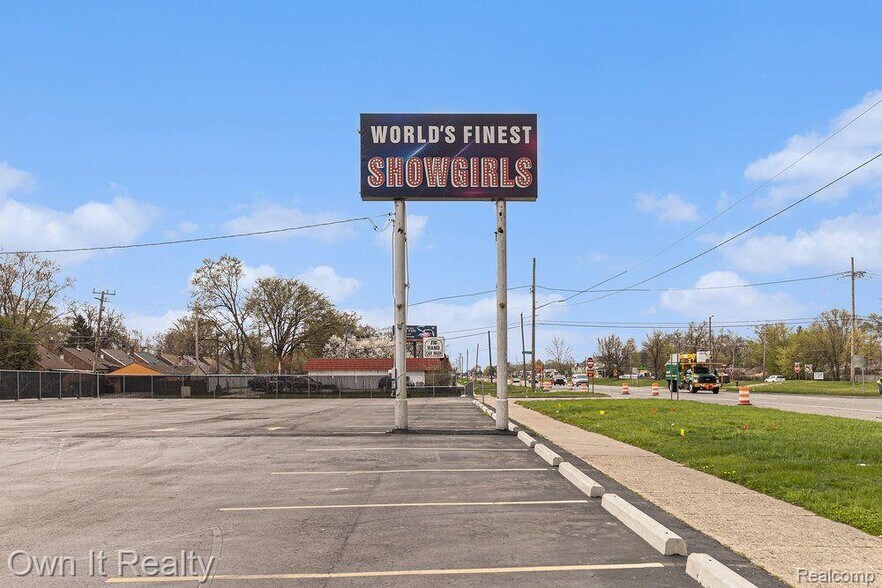 More Photos Of 16550-16512 Telegraph Rd, Detroit General Retail For Sale